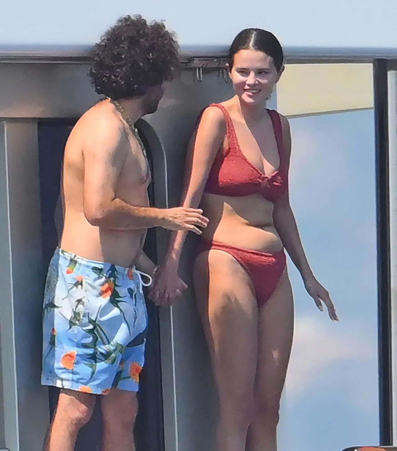 Hot Selena Gomez Puts Her Natural Curves on Full Display in a Tight Rust Bikini photo gallery Hot Selena Gomez Puts Her Natural Curves on Full Display in a Tight Rust Bikini photo gallery