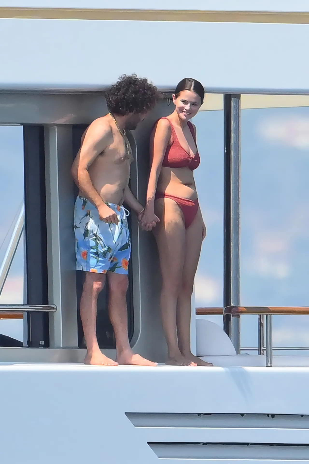 Selena Gomez Puts Her Natural Curves on Full Display in a Tight Rust Bikini nude scene Selena Gomez Puts Her Natural Curves on Full Display in a Tight Rust Bikini nude scene