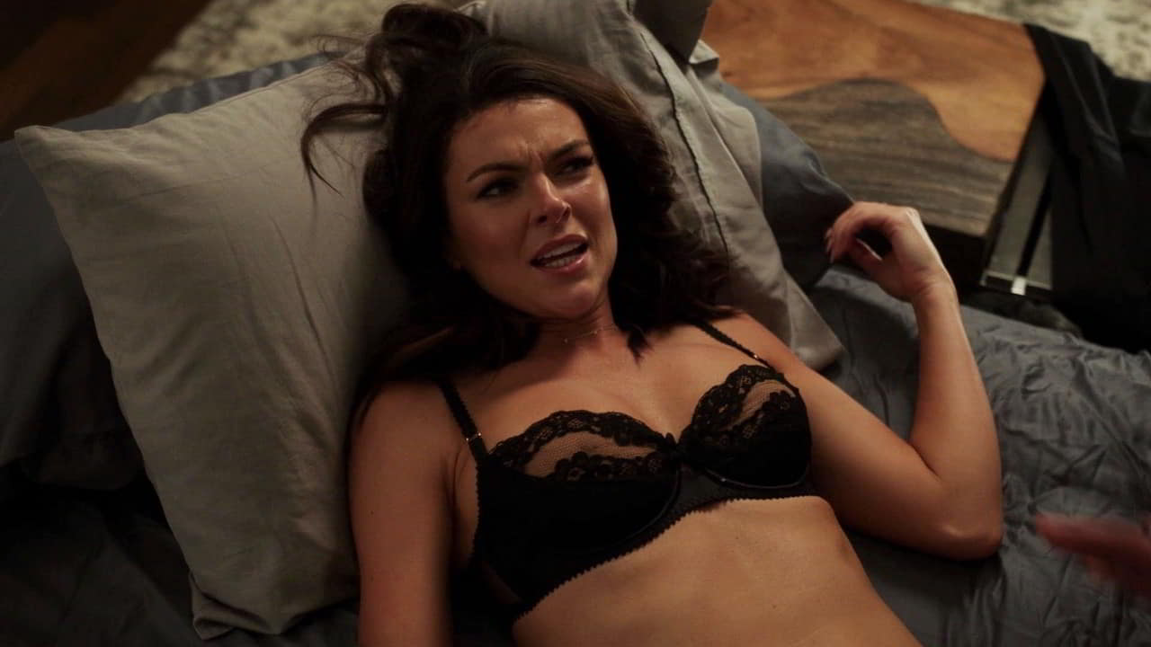 Serinda Swan bare butt in Ballers - S03E05 Serinda Swan bare butt in Ballers - S03E05