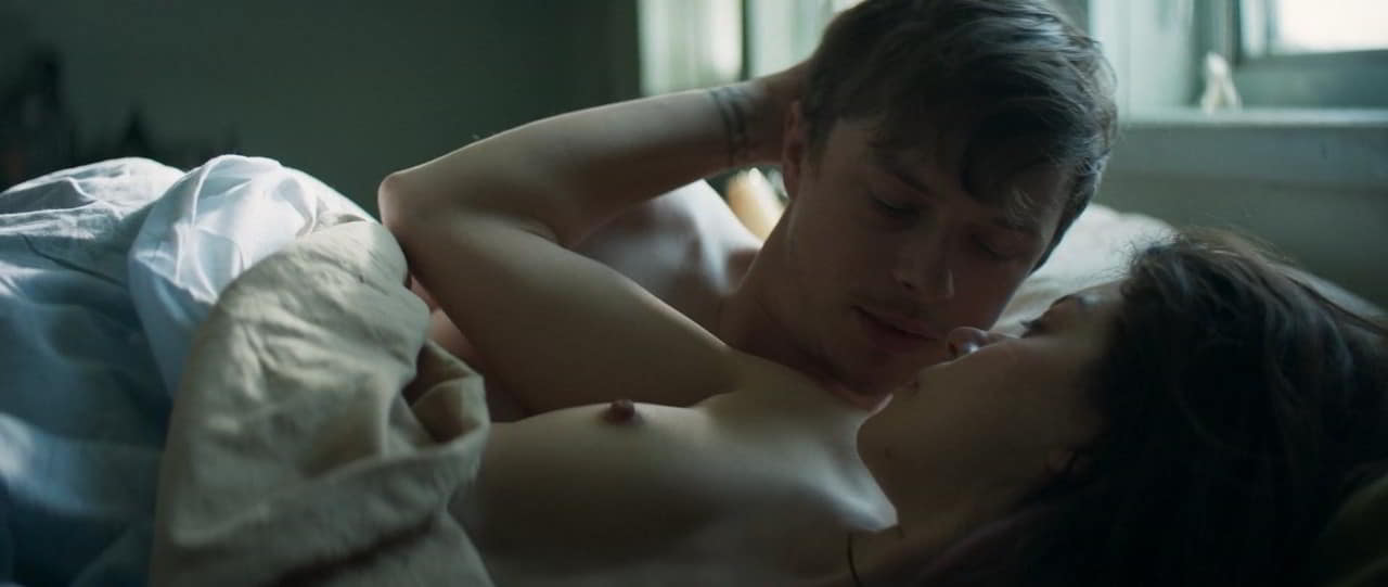 Tatiana Maslany bare butt in Two Lovers and a Bear Tatiana Maslany bare butt in Two Lovers and a Bear