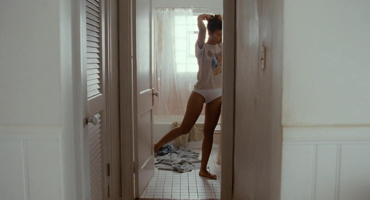 Taylor Russell bare butt in Bones and All Taylor Russell bare butt in Bones and All