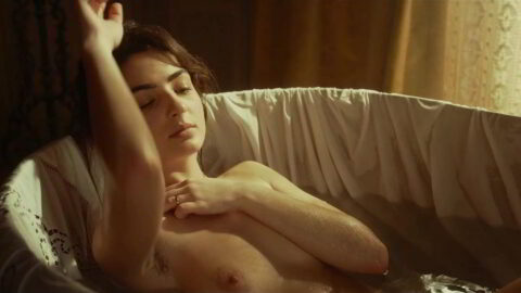 Tecla Insolia Nude Alma Noce Nude Larte della gioia S01E05 06 2025 10