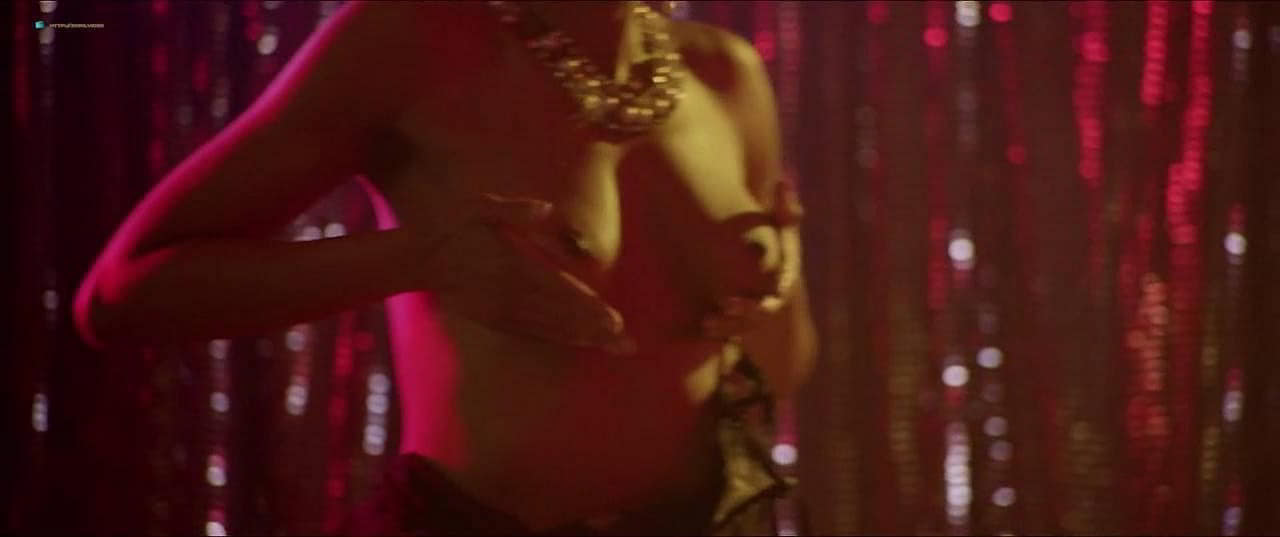 Thais Cabral cleavage movie scene 2017 Thais Cabral cleavage movie scene 2017
