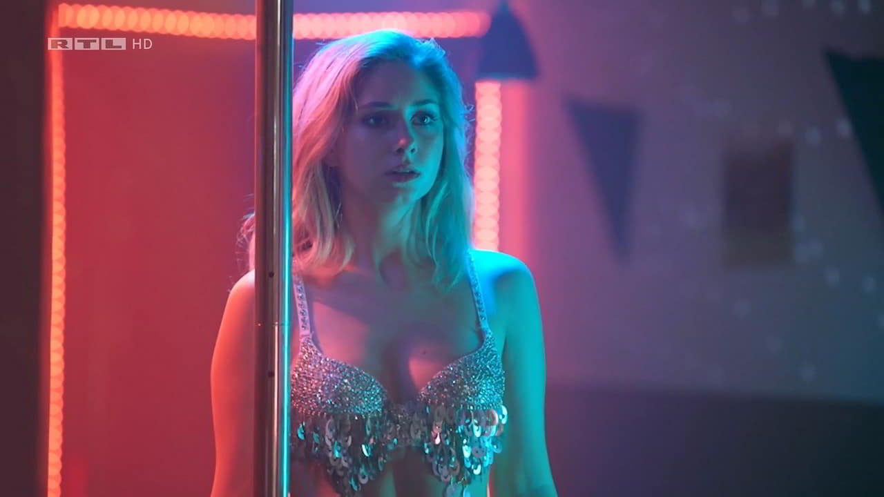 Valentina Pahde, Sarah Buchholzer topless Wer bist du wirklich? - S01E14 Valentina Pahde, Sarah Buchholzer topless Wer bist du wirklich? - S01E14