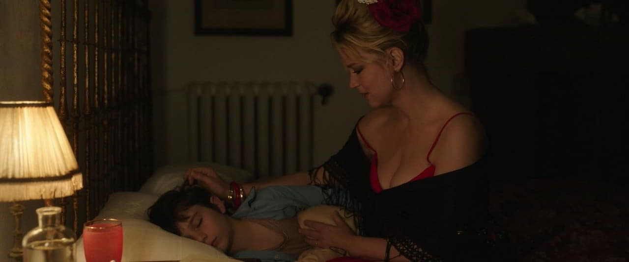 Virginie Efira cleavage movie scene 2021 Virginie Efira cleavage movie scene 2021