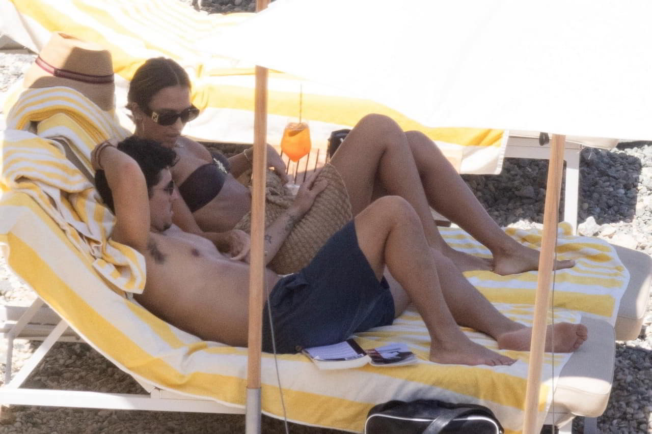 Hot Jessica Alba Flaunts Bare Ass in Tiny Brown Thong Bikini photo gallery Hot Jessica Alba Flaunts Bare Ass in Tiny Brown Thong Bikini photo gallery