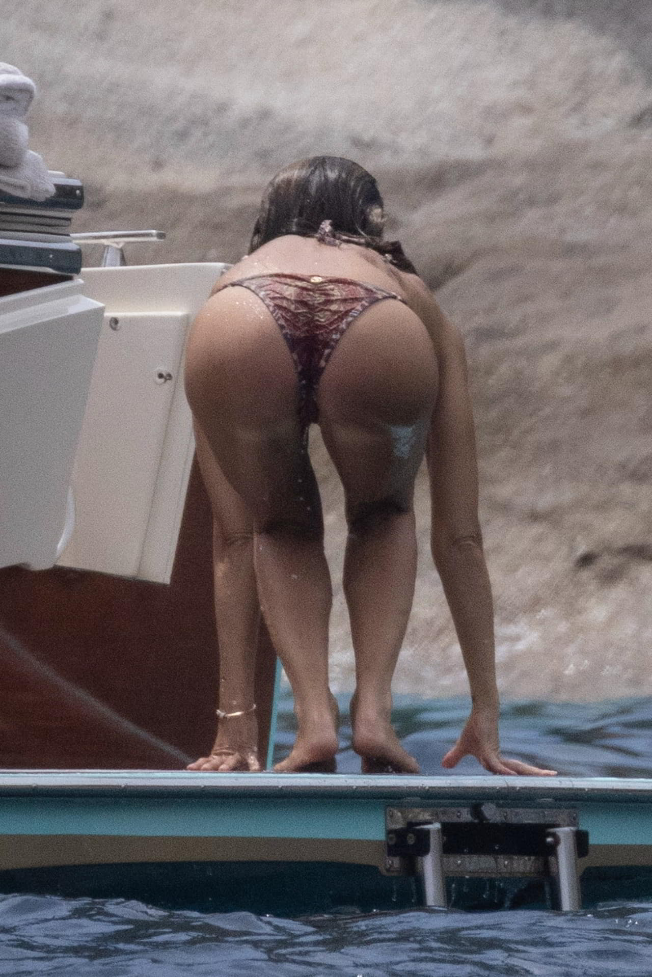 Jessica Alba Flaunts Bare Cheeks & Locks Lips in Italy topless picture Jessica Alba Flaunts Bare Cheeks & Locks Lips in Italy topless picture
