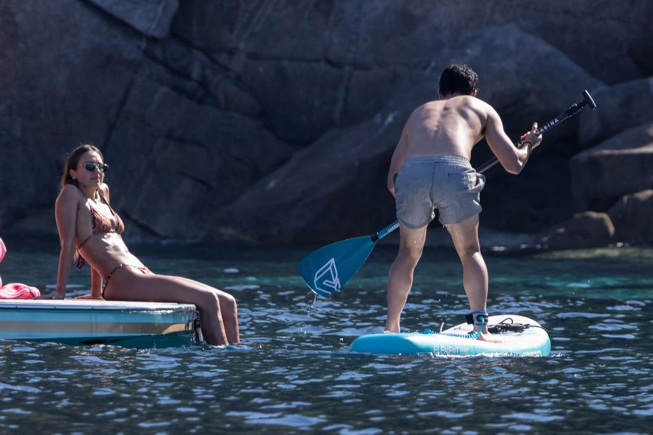 Jessica Alba Flaunts Bare Cheeks & Locks Lips in Italy topless picture Jessica Alba Flaunts Bare Cheeks & Locks Lips in Italy topless picture