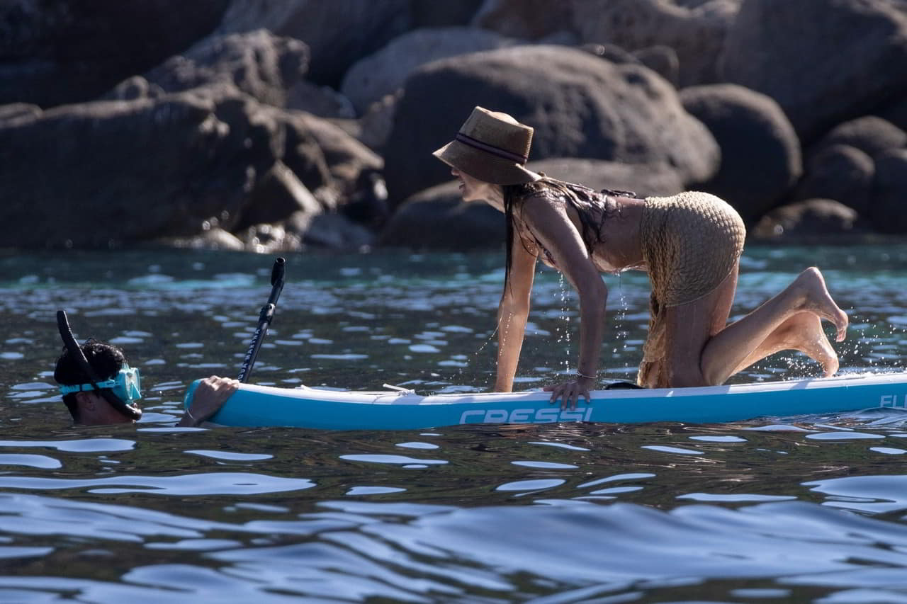 Naked Jessica Alba Flaunts Bare Cheeks & Locks Lips in Italy explicit photo Naked Jessica Alba Flaunts Bare Cheeks & Locks Lips in Italy explicit photo