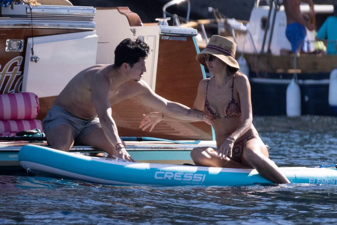 Jessica Alba Flaunts Bare Cheeks & Locks Lips in Italy nude scene Jessica Alba Flaunts Bare Cheeks & Locks Lips in Italy nude scene