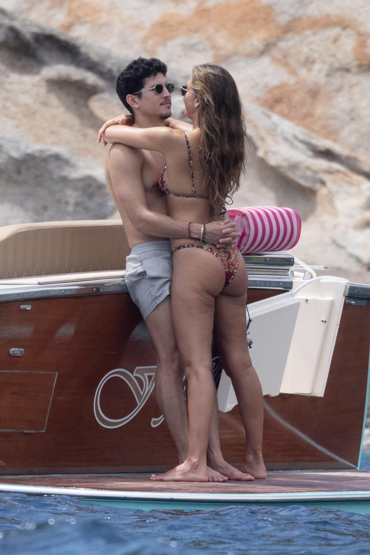 Jessica Alba Flaunts Bare Cheeks & Locks Lips in Italy nude scene Jessica Alba Flaunts Bare Cheeks & Locks Lips in Italy nude scene