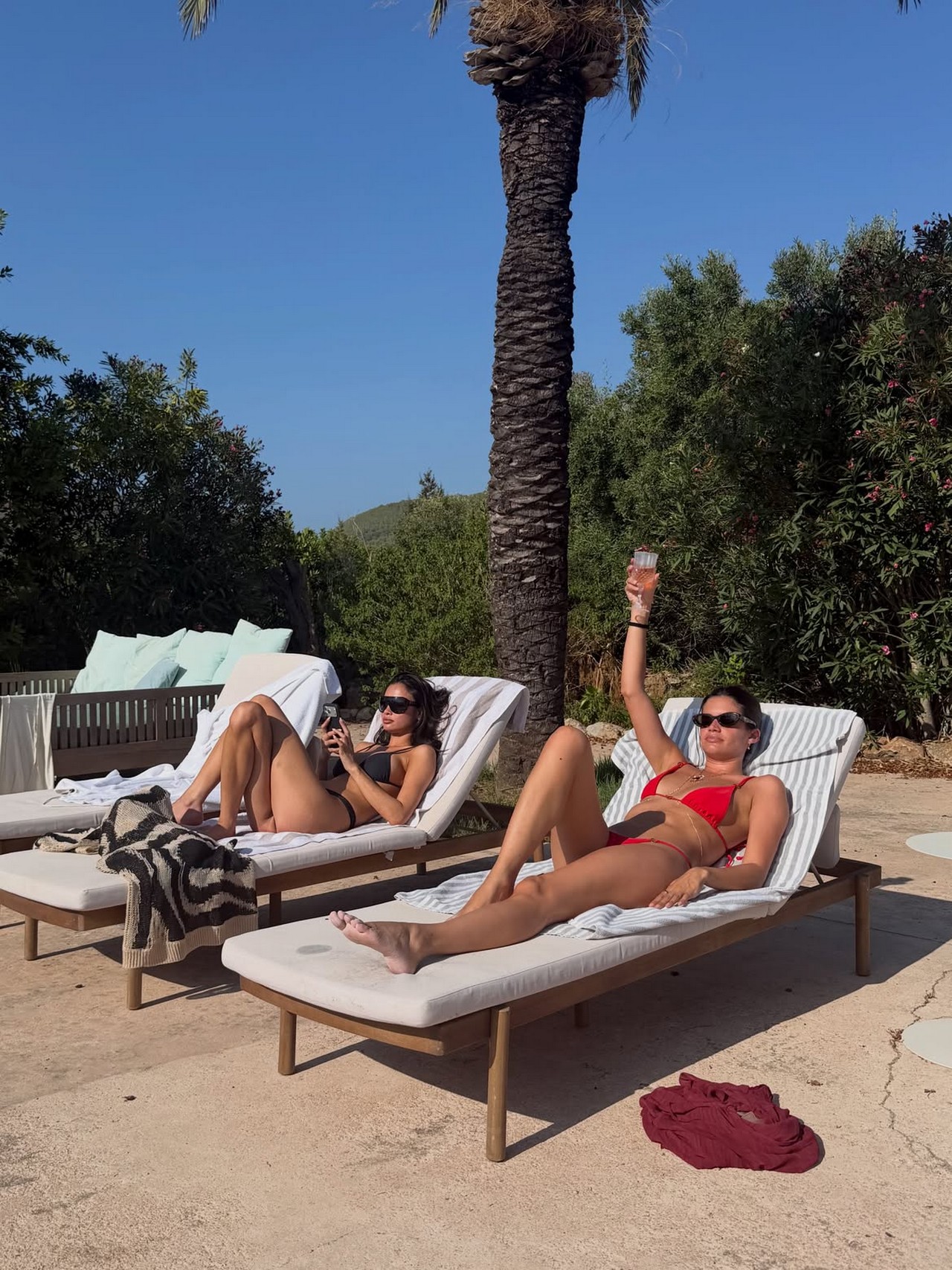 Naked Sara Sampaio Flaunts Bare Ass in Black Thong & Cleavage in Red Bikini explicit photo Naked Sara Sampaio Flaunts Bare Ass in Black Thong & Cleavage in Red Bikini explicit photo