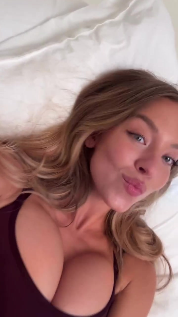 Sydney Sweeney Flaunts Massive Cleavage in a Bedroom Tease for SYRN topless picture Sydney Sweeney Flaunts Massive Cleavage in a Bedroom Tease for SYRN topless picture